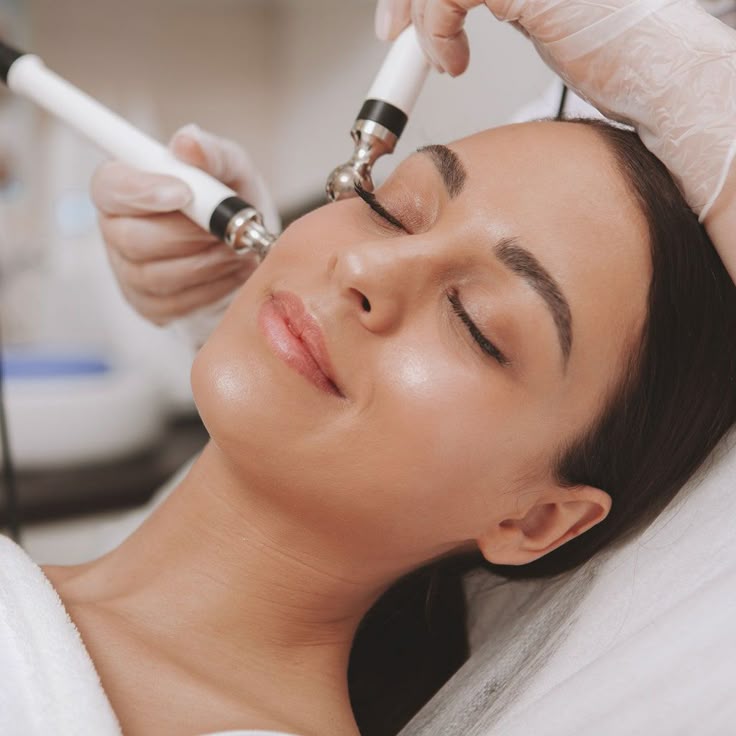 Microcurrent Lifting Facial